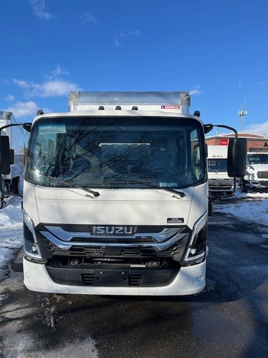 2025 Isuzu NRR in Bridgeport, CT — photo 7