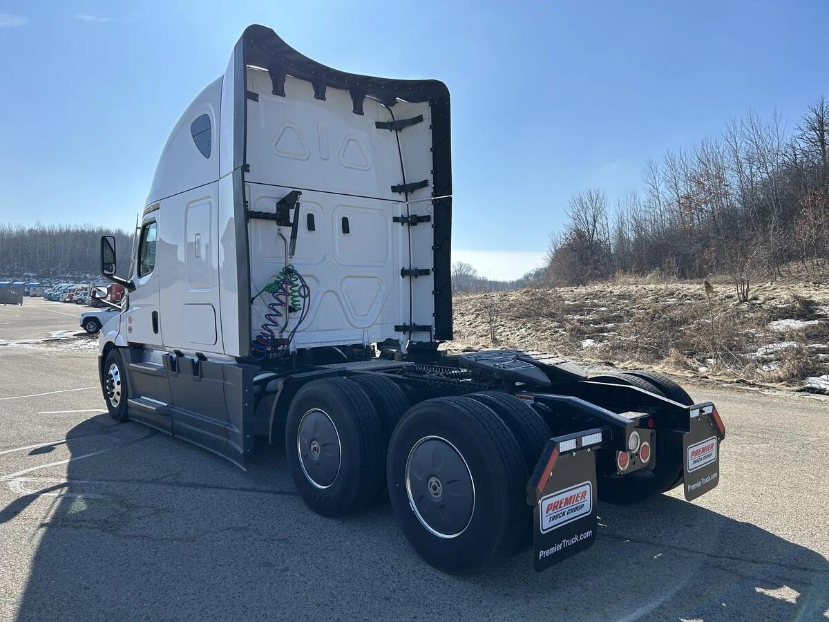 2026 Freightliner Cascadia in Roberts, WI — photo 7