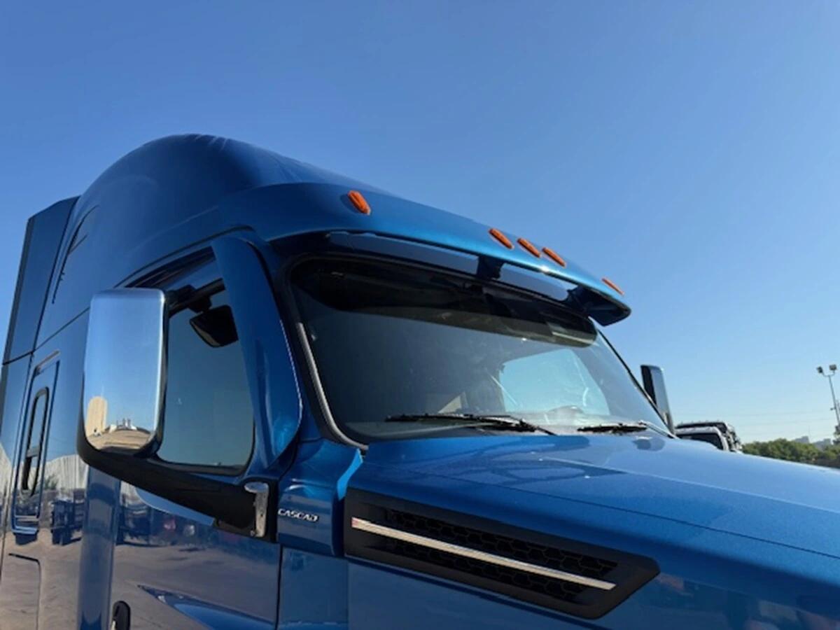 2022 Freightliner Cascadia — photo 6