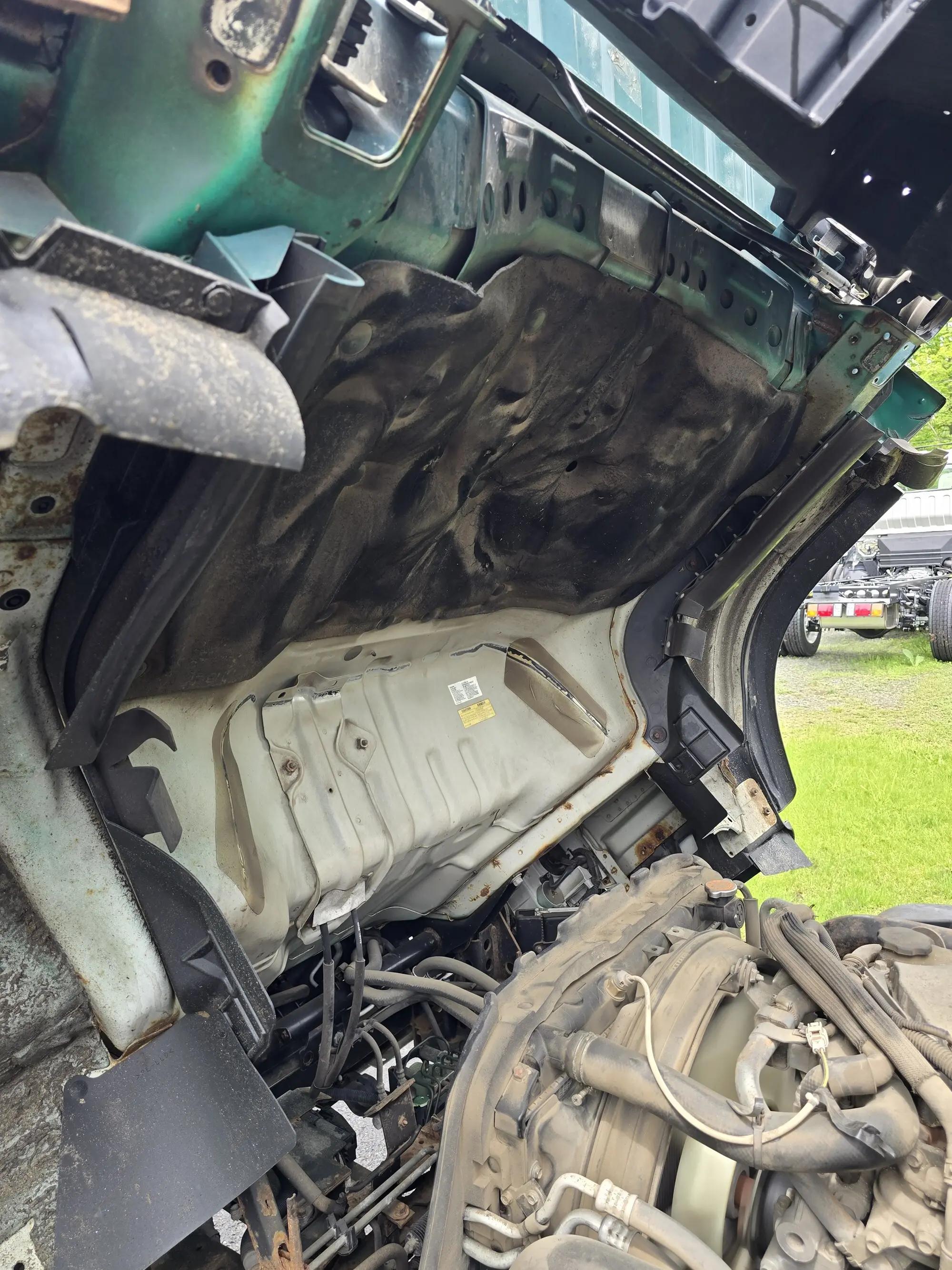 2013 Isuzu NQR in Danbury, CT — photo 16