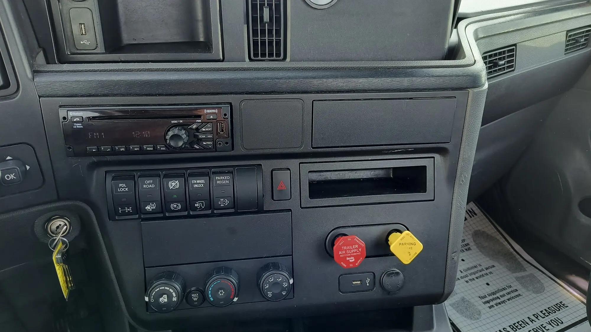 2019 International LT in Chippewa Falls, WI — photo 7