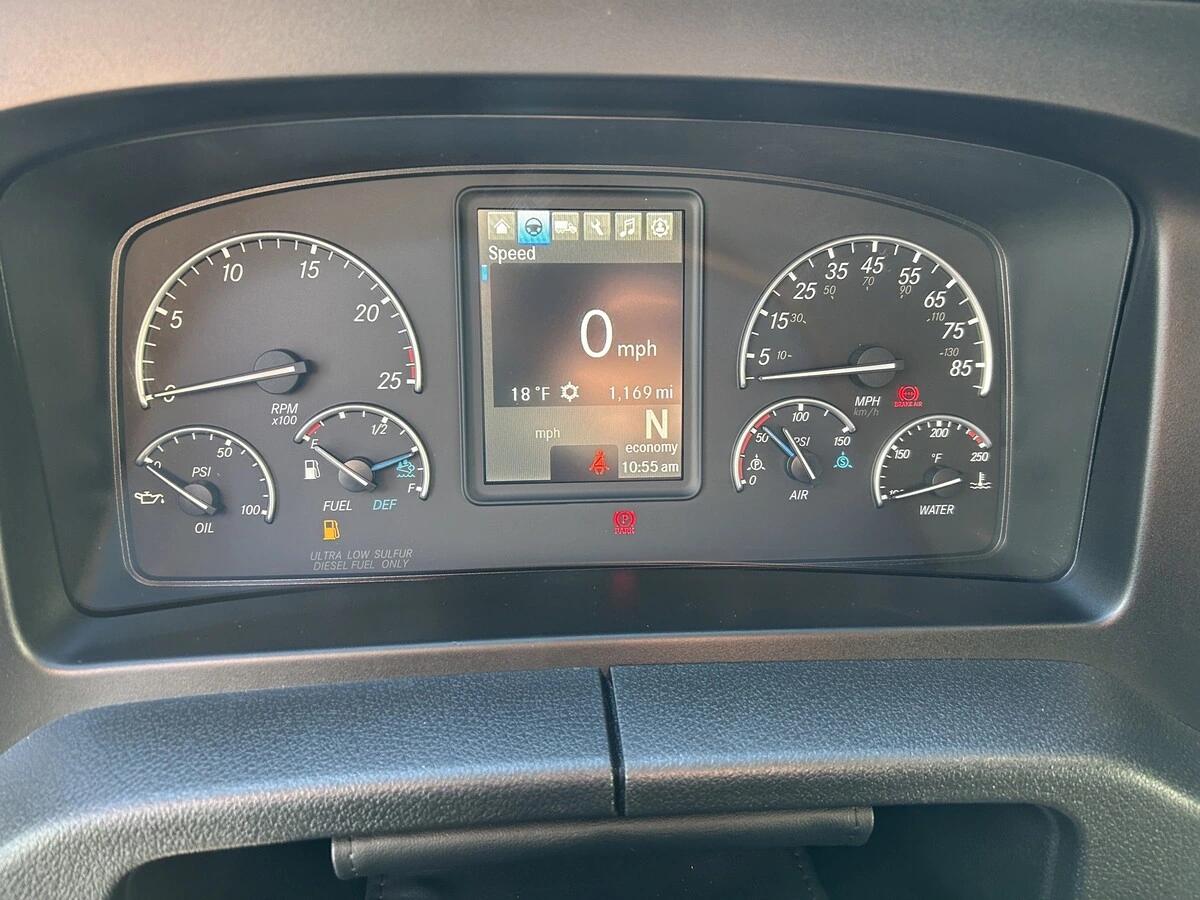 2026 Freightliner Cascadia in Eau Claire, WI — photo 16