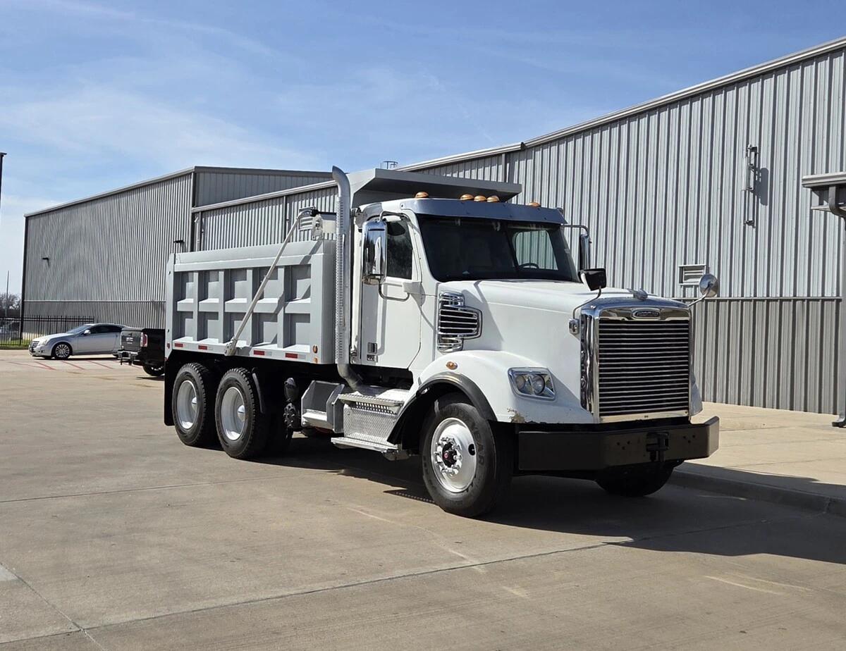 2021 Freightliner 122SD in Fort Worth, TX — photo 3