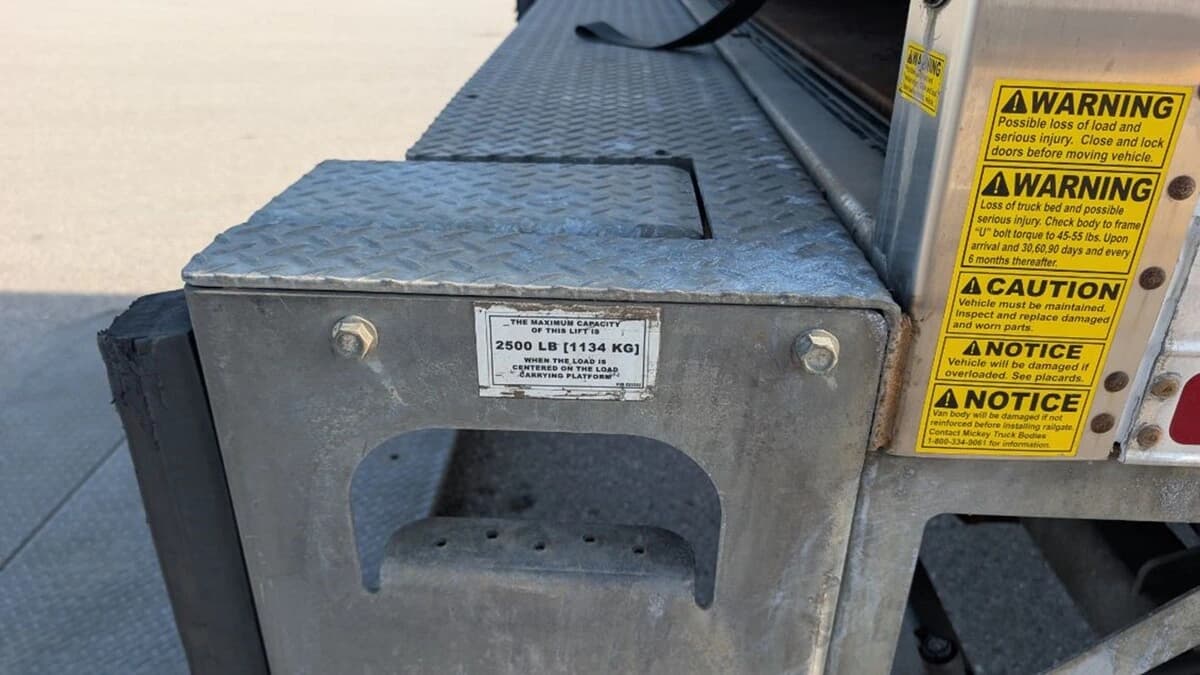 2022 Freightliner M2 106 — photo 7