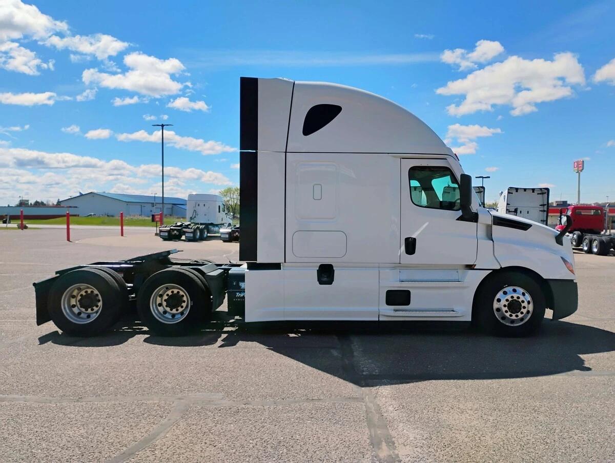 2022 Freightliner Cascadia — photo 4