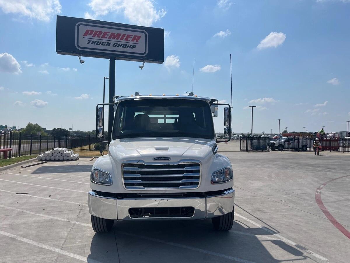 2026 Freightliner M2 106 in Fort Worth, TX — photo 2