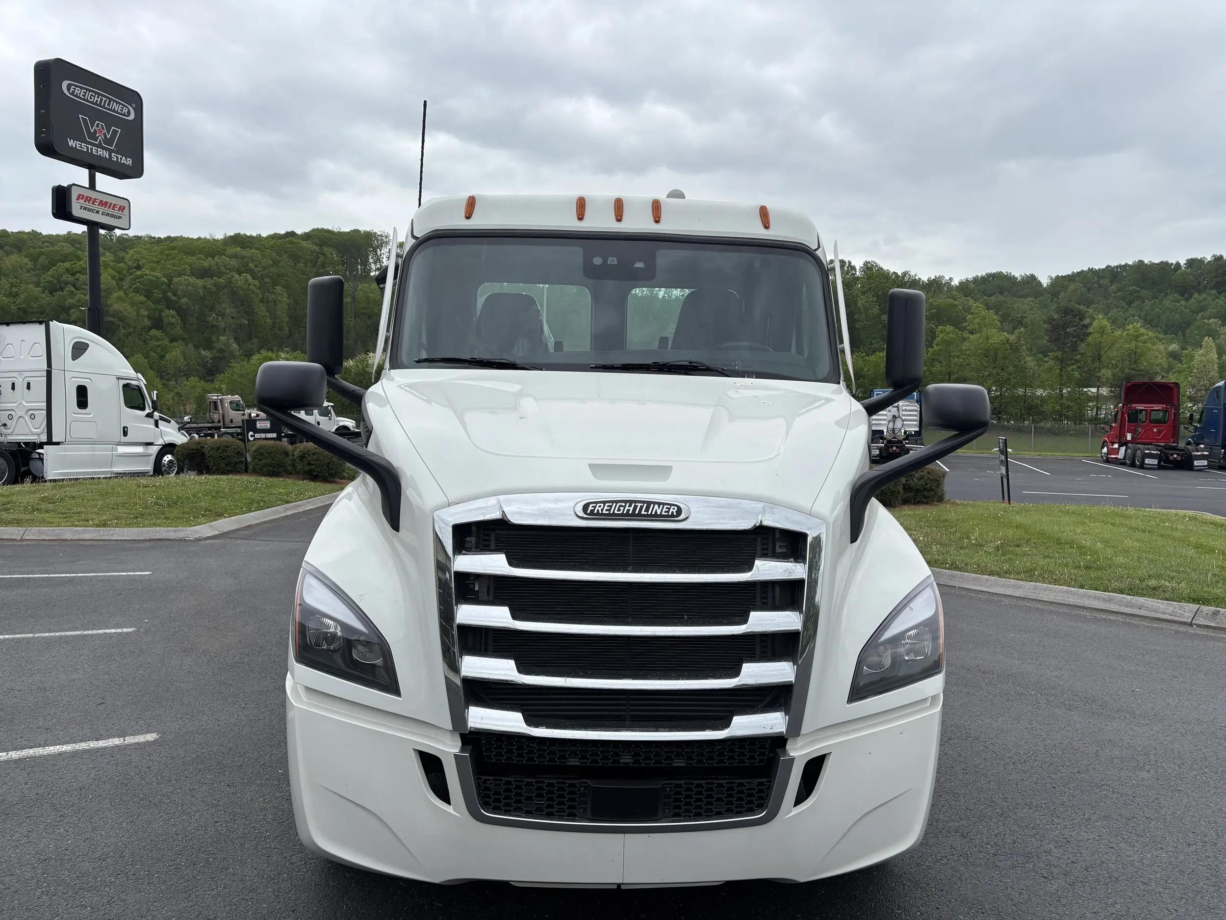2026 Freightliner Cascadia in Knoxville, TN — photo 8
