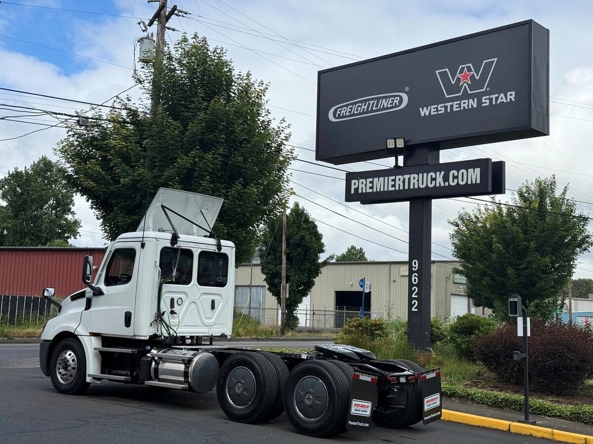 2027 Freightliner Cascadia — photo 5