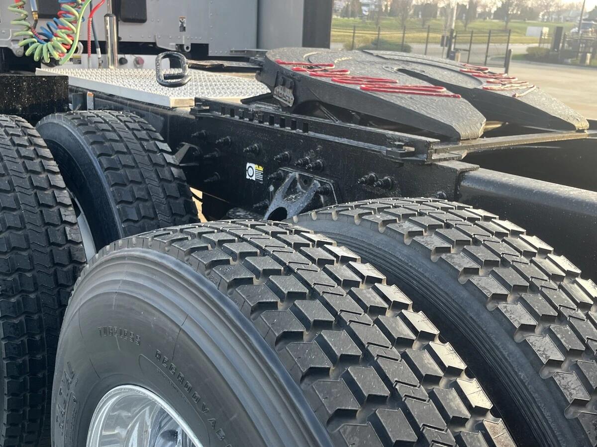 2023 Peterbilt 579 in Kansas City, MO — photo 6