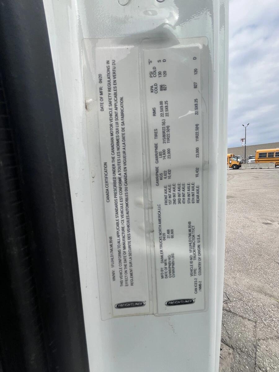 2021 Freightliner Cascadia — photo 19