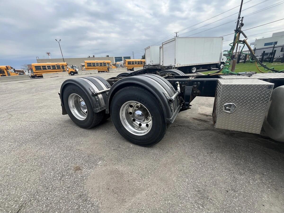 2021 Freightliner Cascadia — photo 6