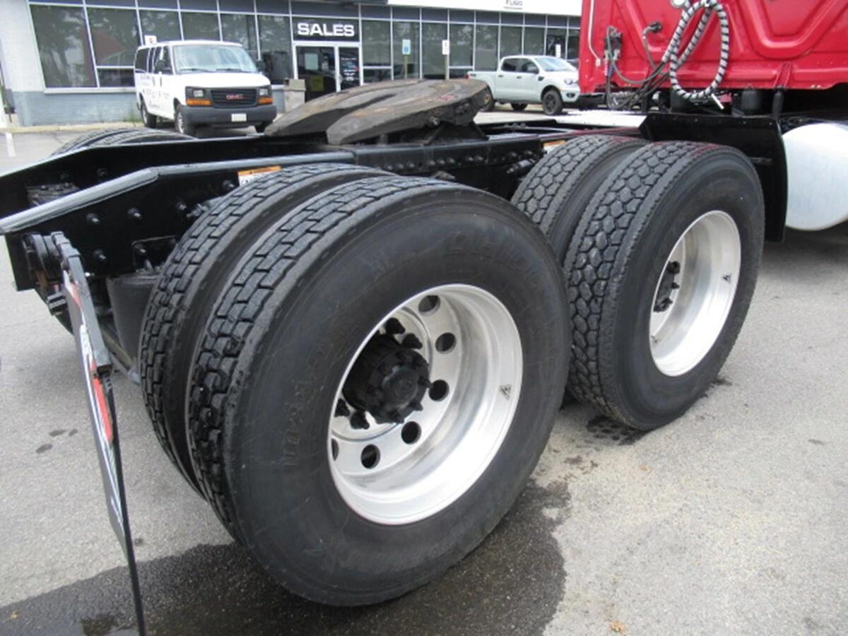 2020 Freightliner Cascadia in Flemington, NJ — photo 9