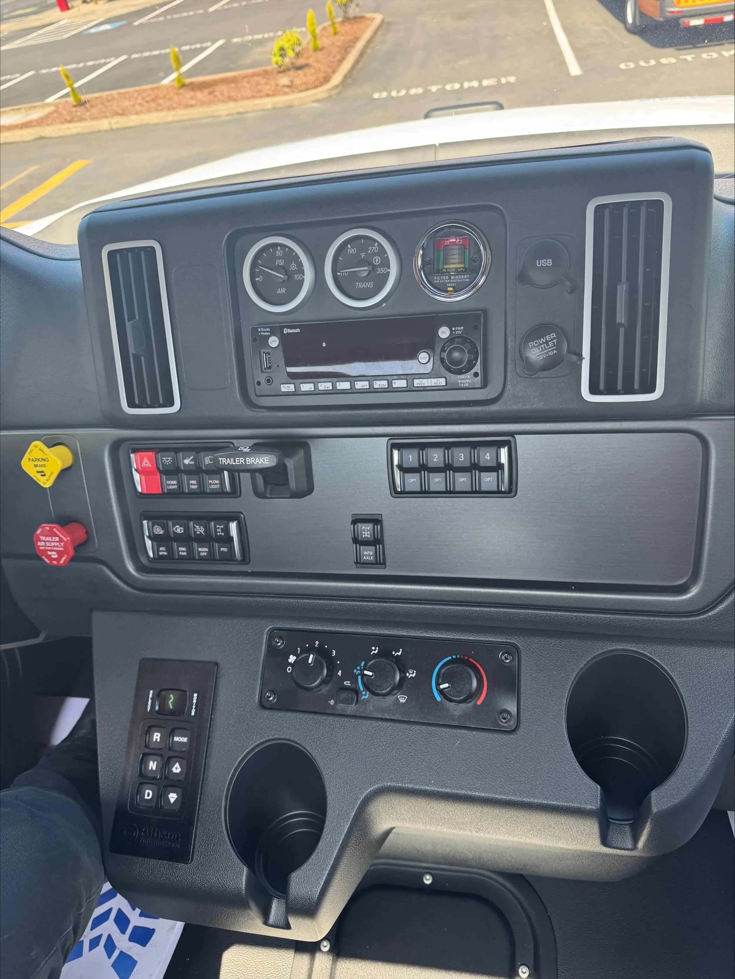 2025 Freightliner 108SD in Portland, OR — photo 11