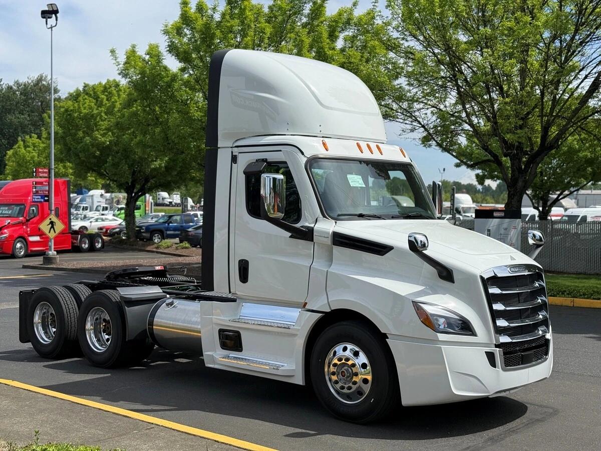 2027 Freightliner Cascadia — photo 3