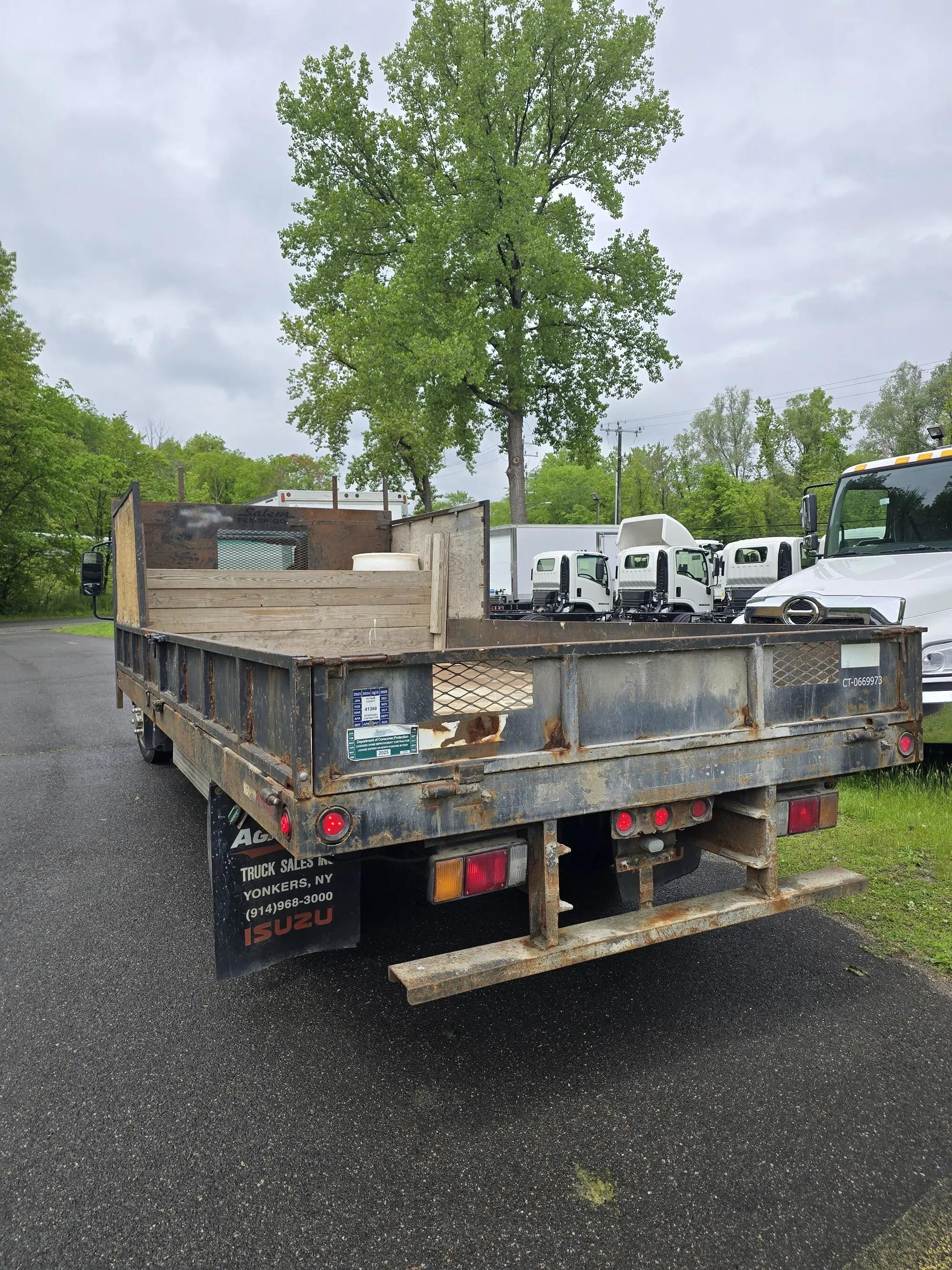 2013 Isuzu NQR in Danbury, CT — photo 3