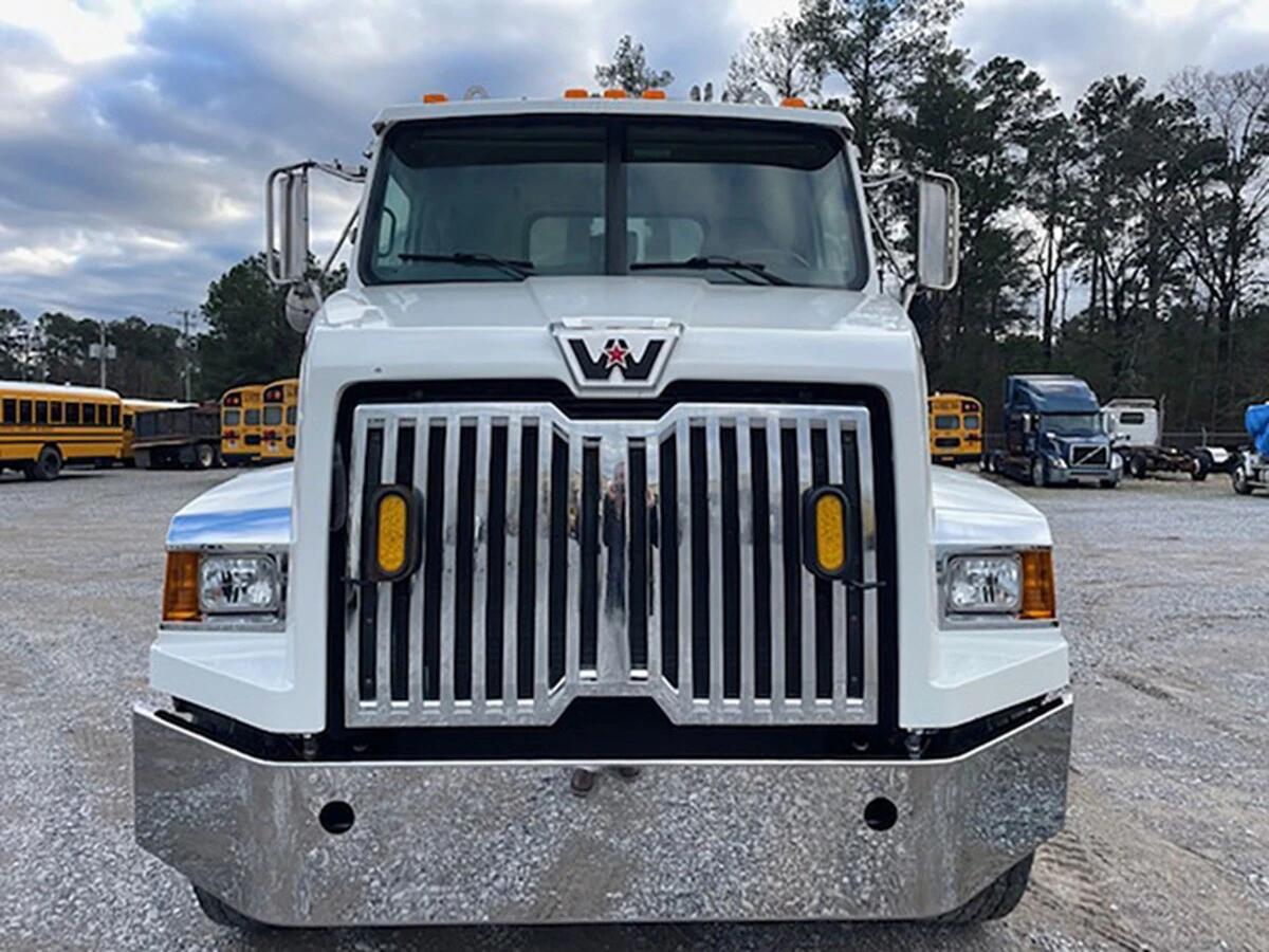 2020 Western Star 4700 in Warminster, PA — photo 2
