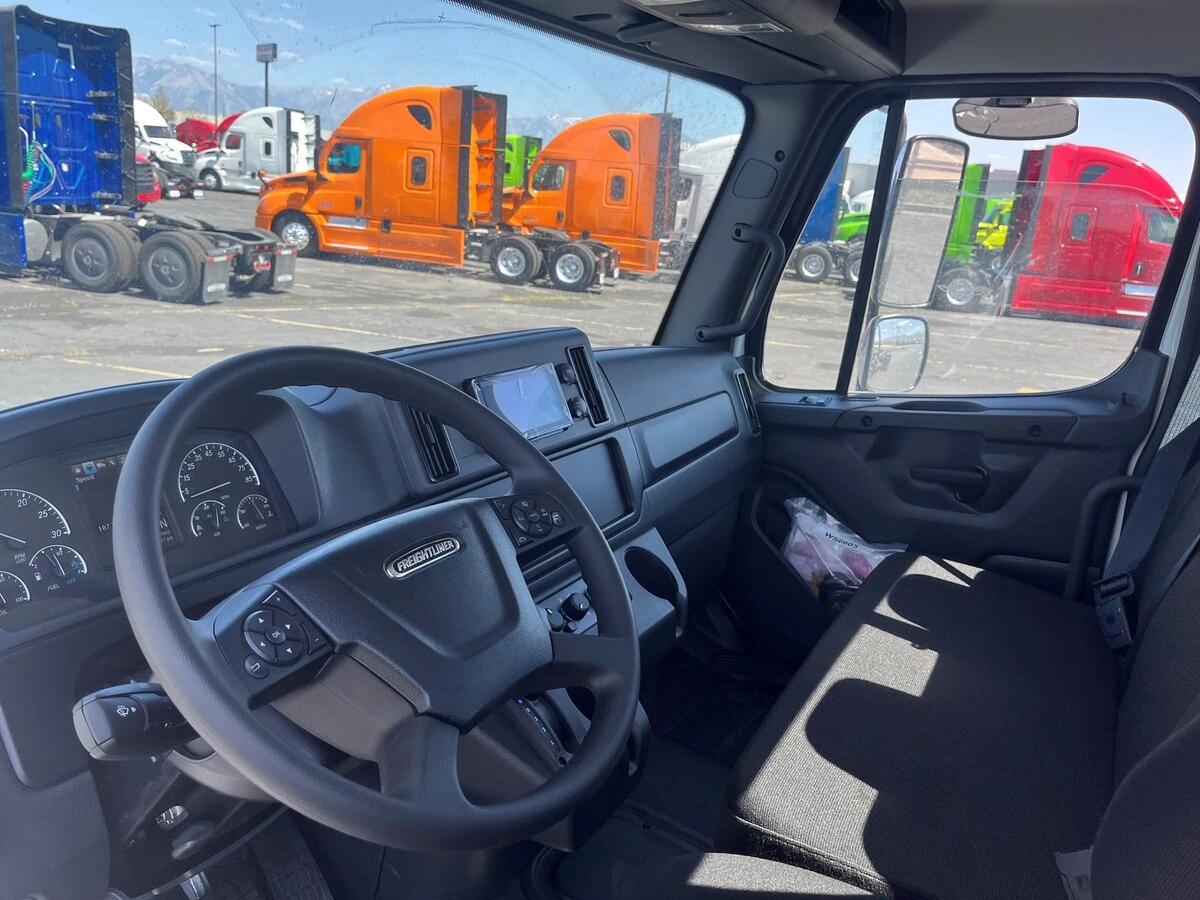 2026 Freightliner M2 106 in Portland, OR — photo 7