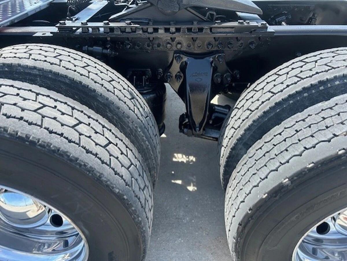 2022 Freightliner Cascadia — photo 10