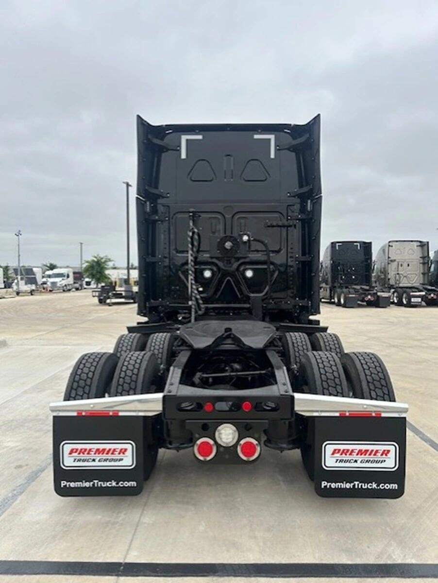 2022 Freightliner Cascadia — photo 4