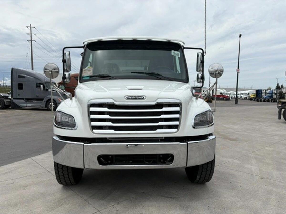 2027 Freightliner M2 106 — photo 2