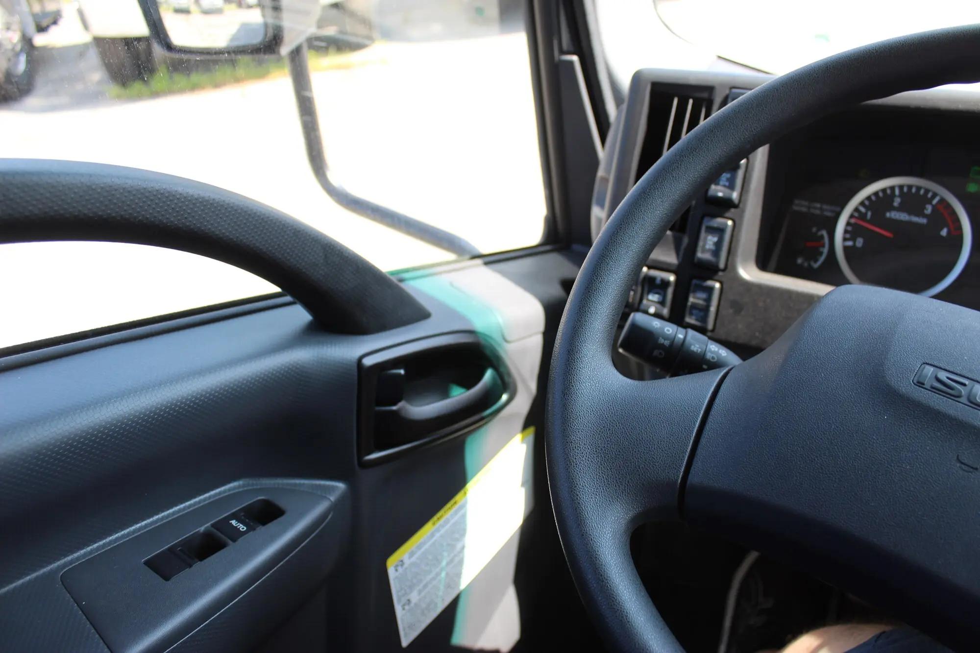 2024 Isuzu NRR in Wilmington, MA — photo 23