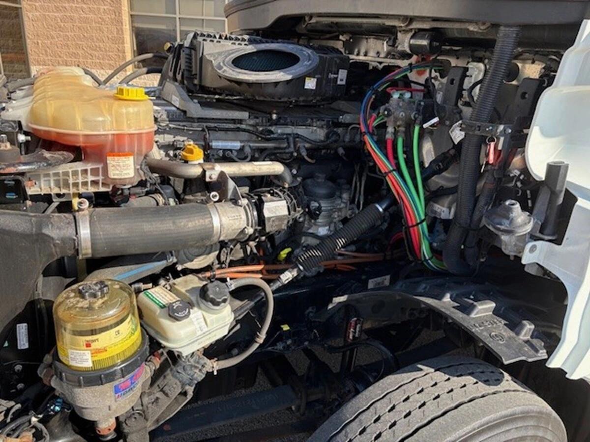 2019 Freightliner Cascadia — photo 20