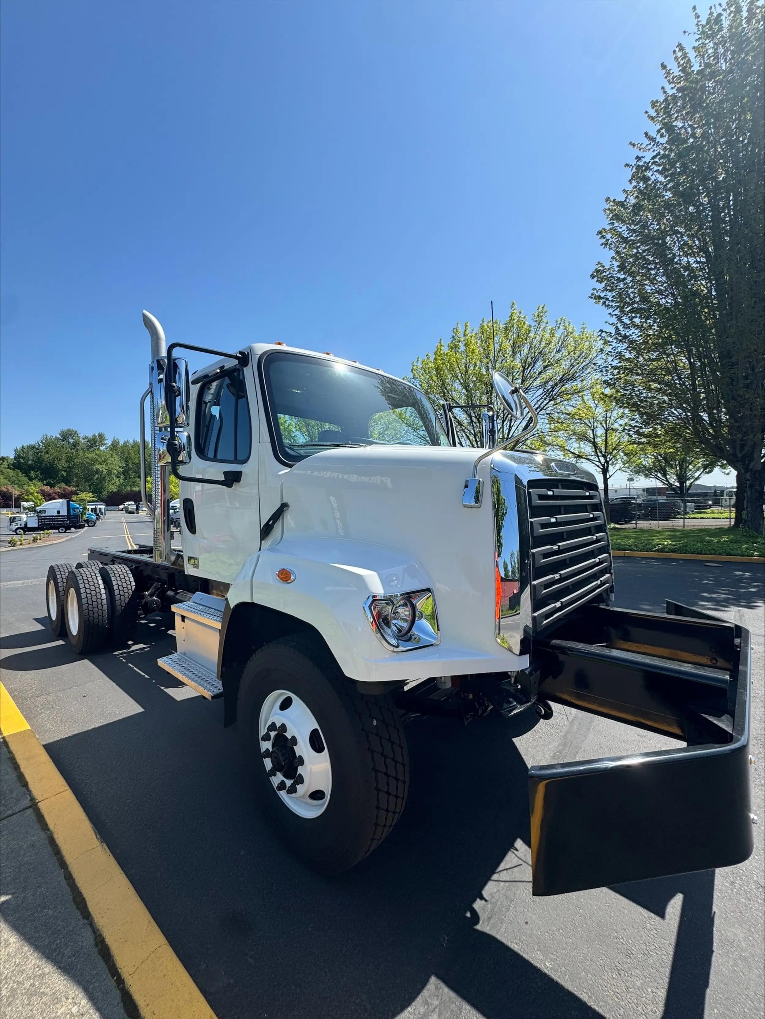 2025 Freightliner 108SD in Portland, OR — photo 4