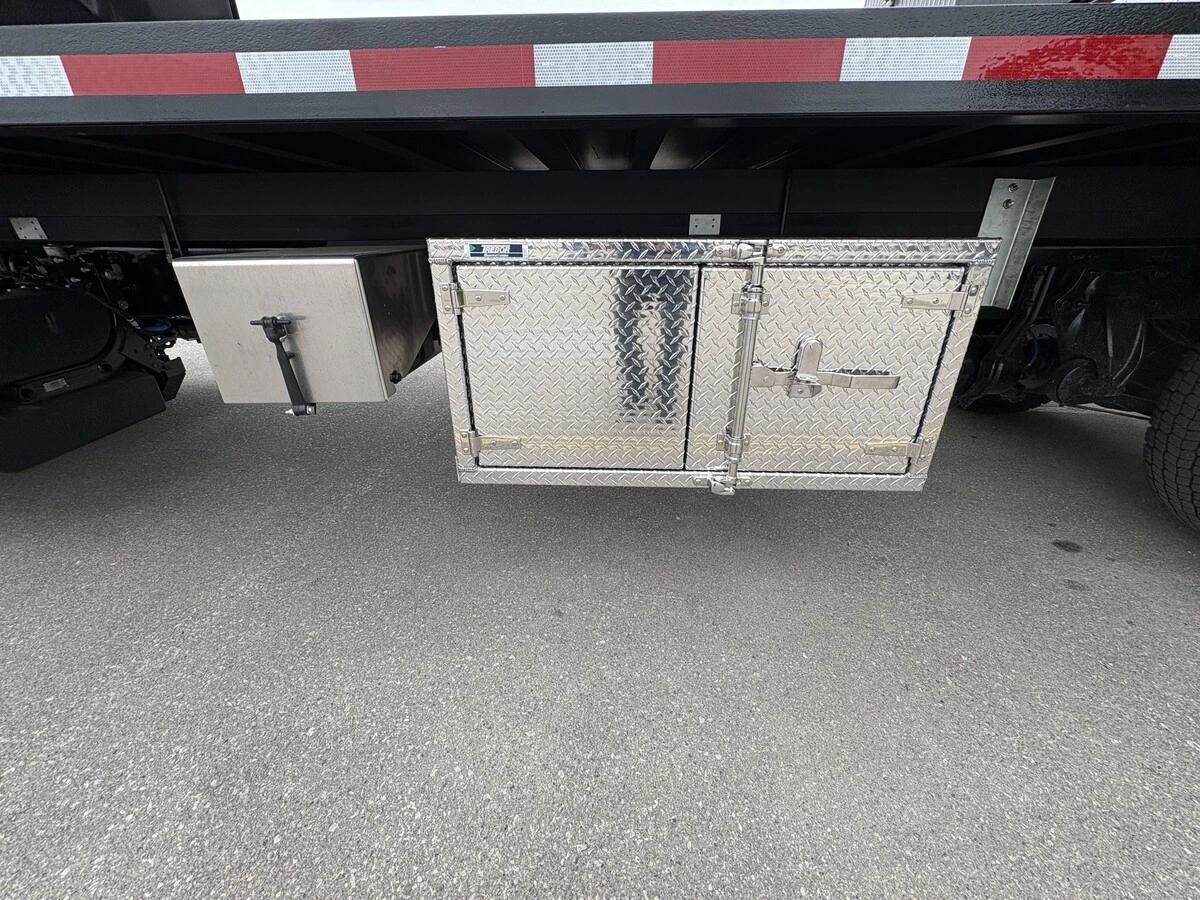 2027 Freightliner M2 106 — photo 10