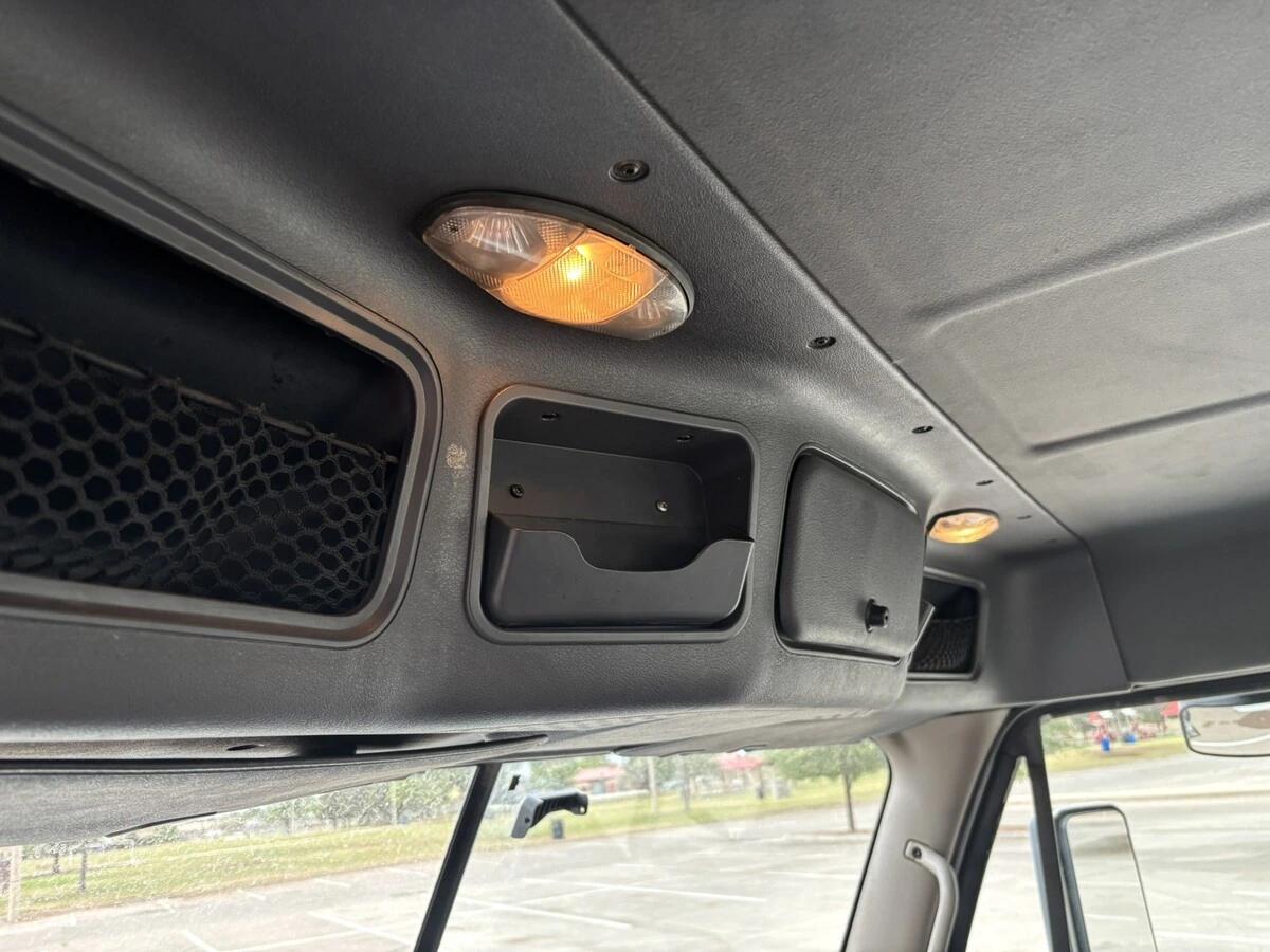 2014 Freightliner Cascadia — photo 19