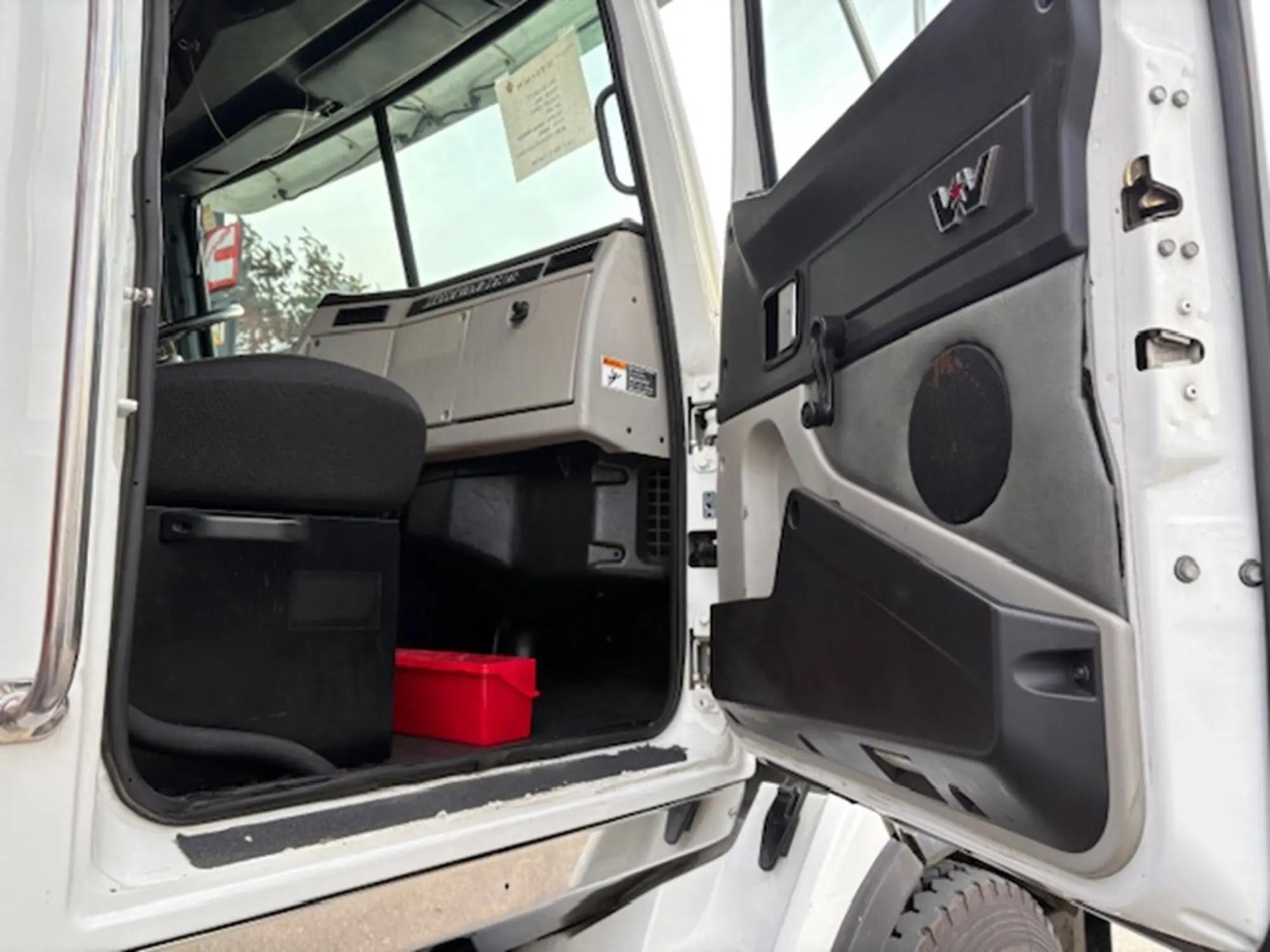 2015 Western Star 4700 in Manchester, NH — photo 5