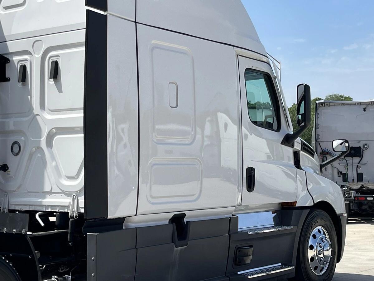 2024 Freightliner Cascadia in Chattanooga, TN — photo 36