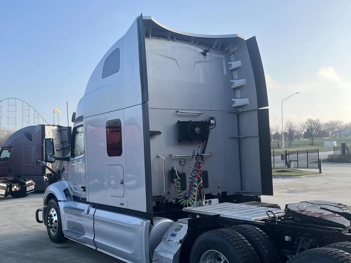 2023 Peterbilt 579 in Kansas City, MO — photo 5