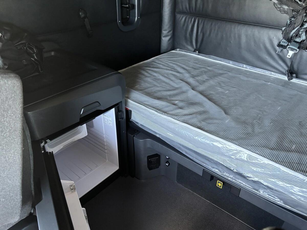 2025 Freightliner Cascadia — photo 14