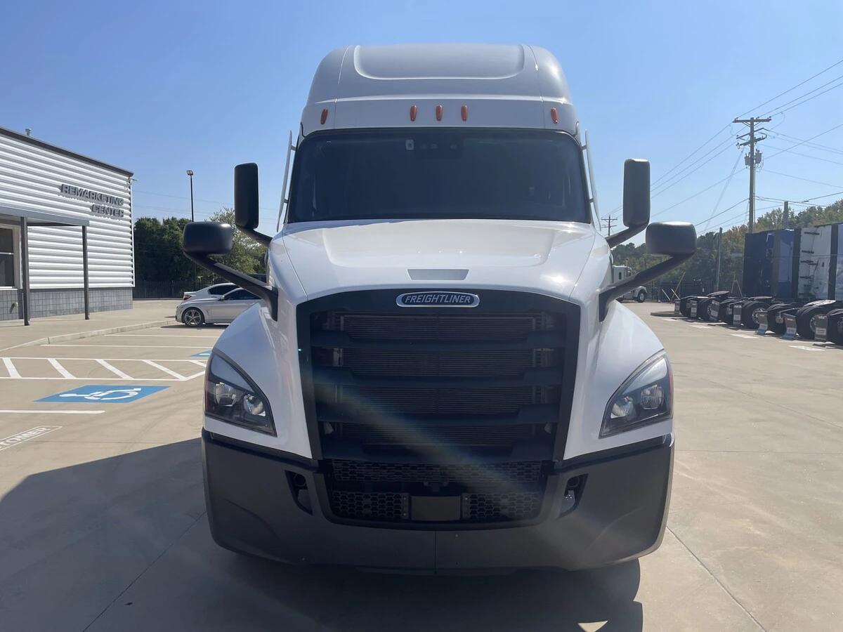 2023 Freightliner Cascadia in Chattanooga, TN — photo 2