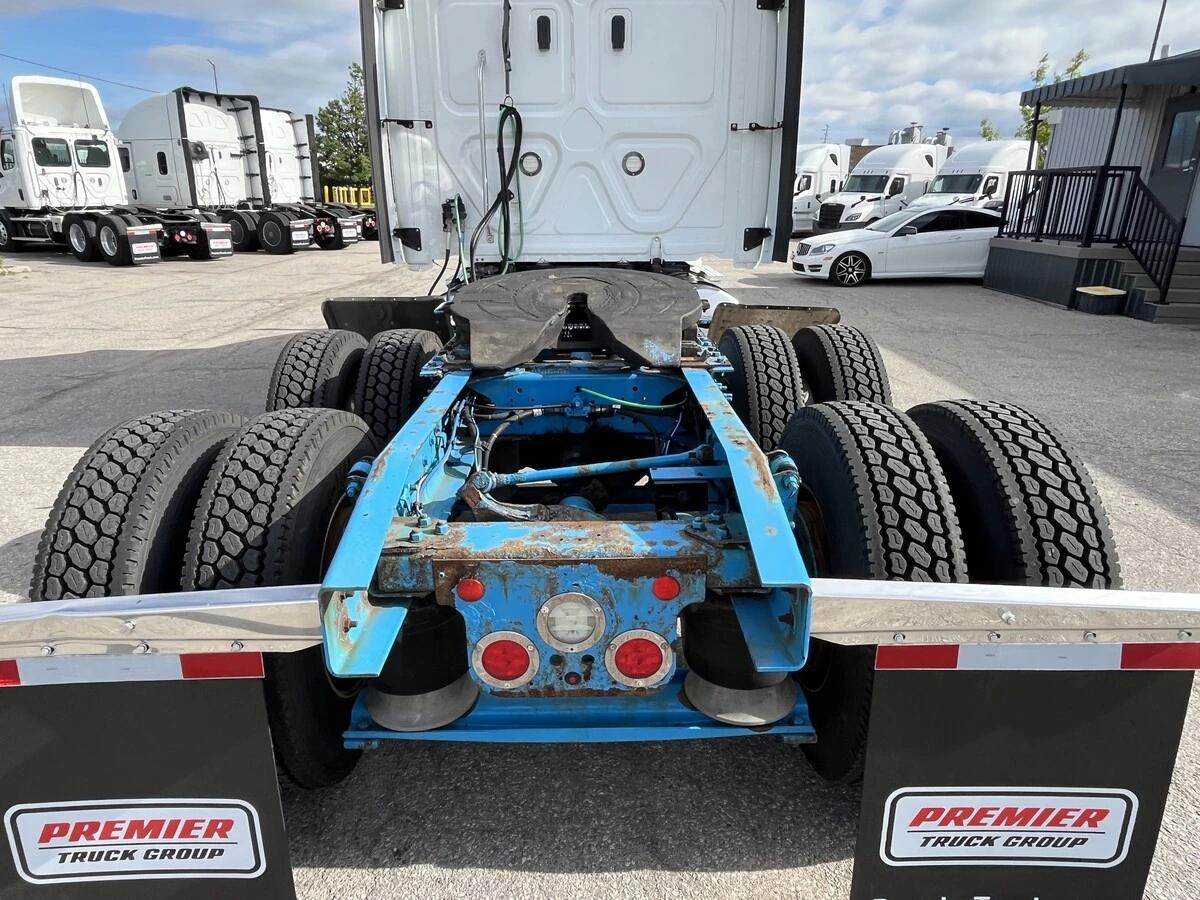 2019 Freightliner Cascadia — photo 9