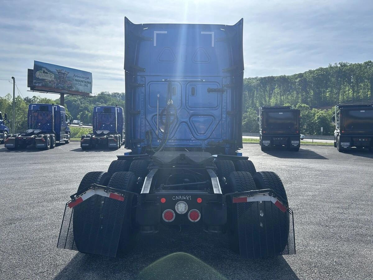 2022 Freightliner Cascadia — photo 4