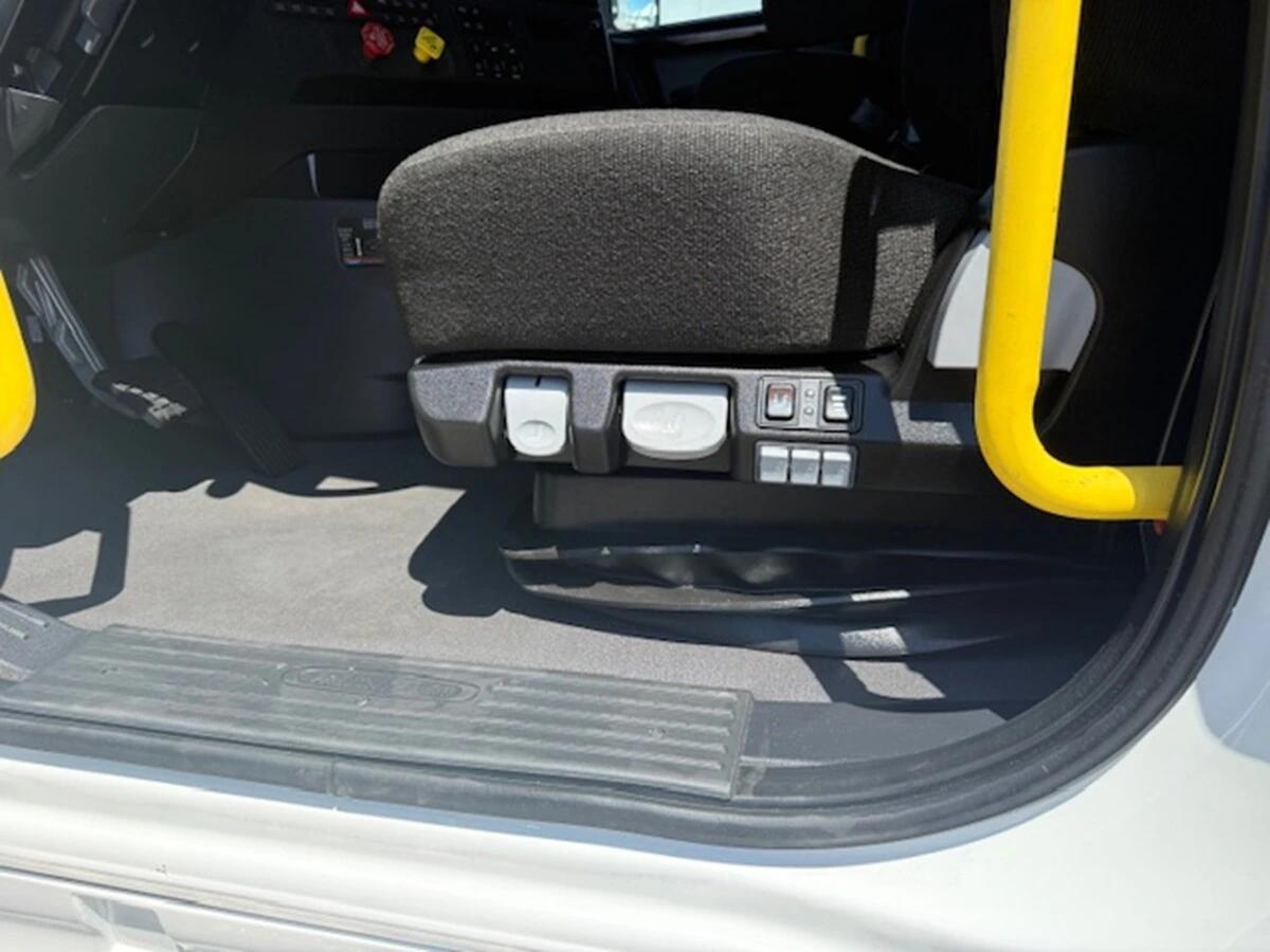 2024 Freightliner Cascadia — photo 7