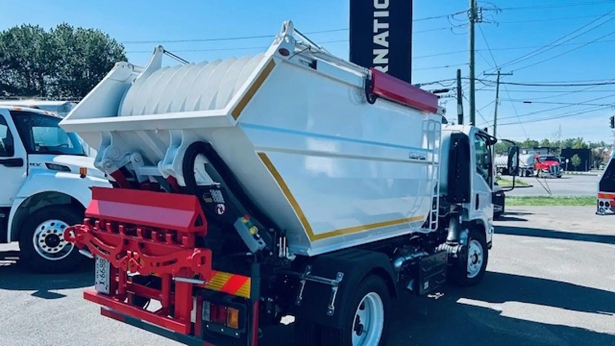 2025 Isuzu NRR in Hartford, CT — photo 3