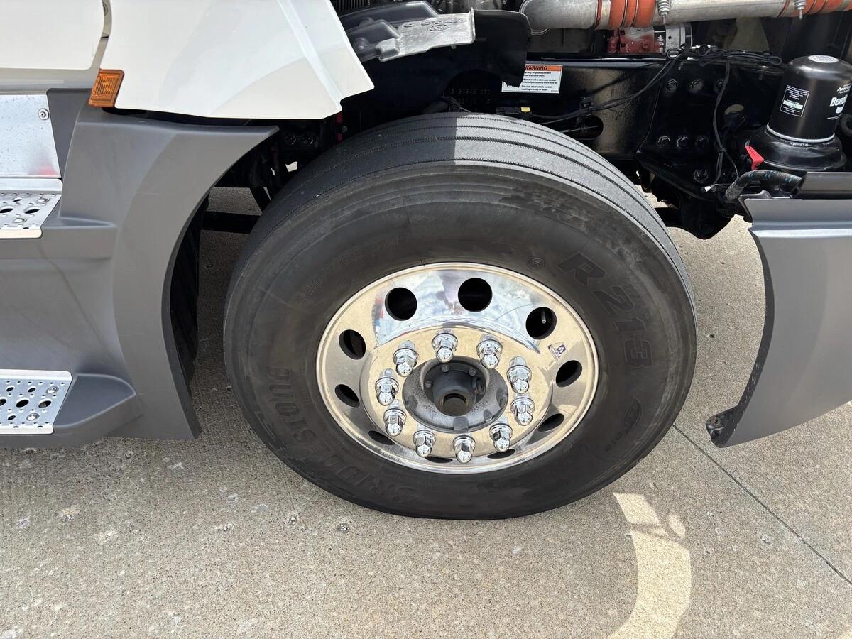 2025 Freightliner Cascadia — photo 29