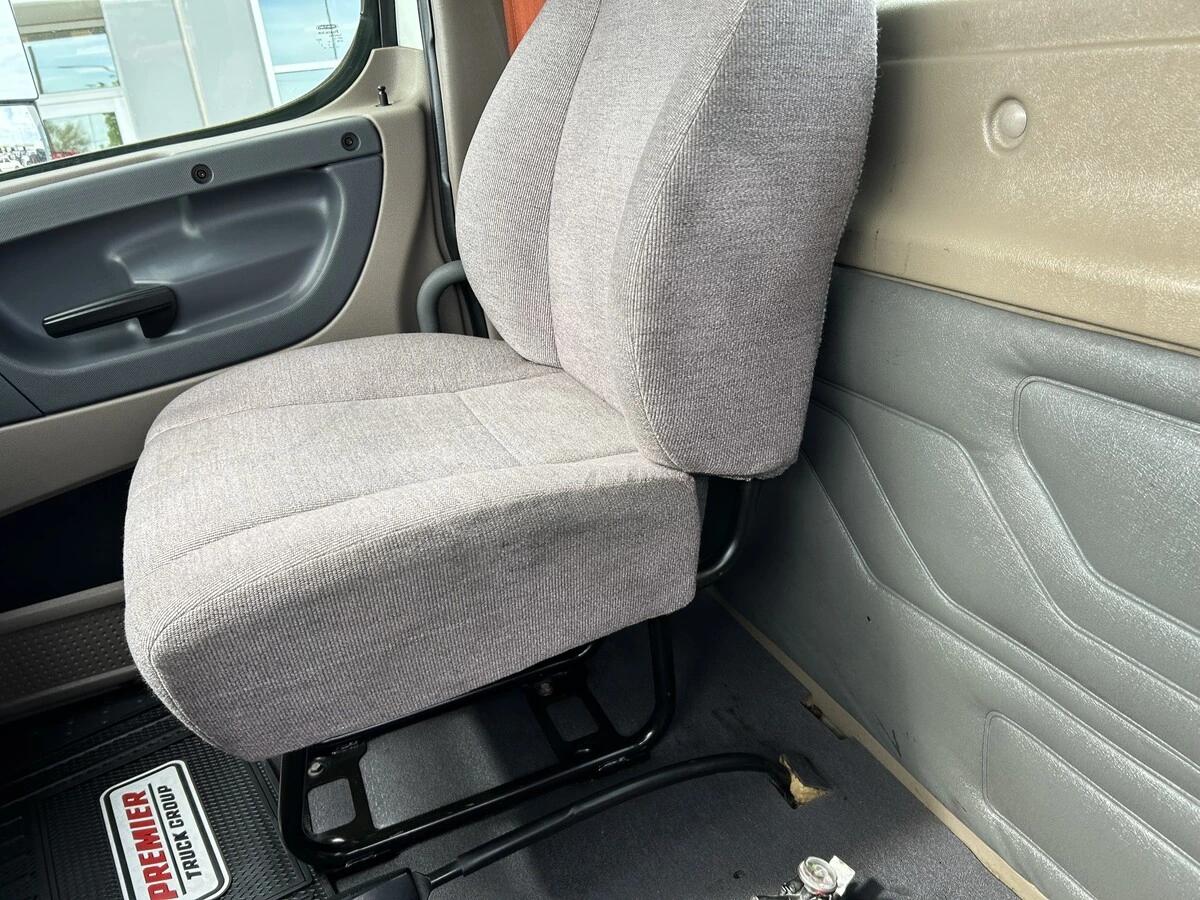 2014 Freightliner Cascadia — photo 15