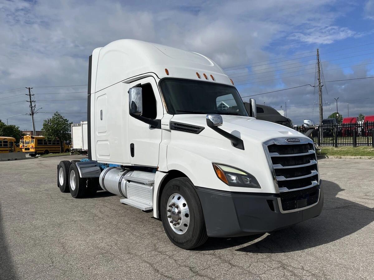 2019 Freightliner Cascadia — photo 3