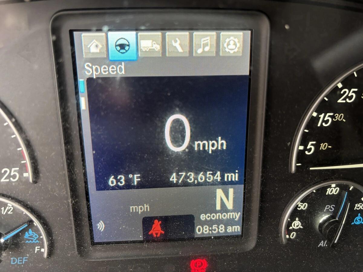 2023 Freightliner Cascadia — photo 2