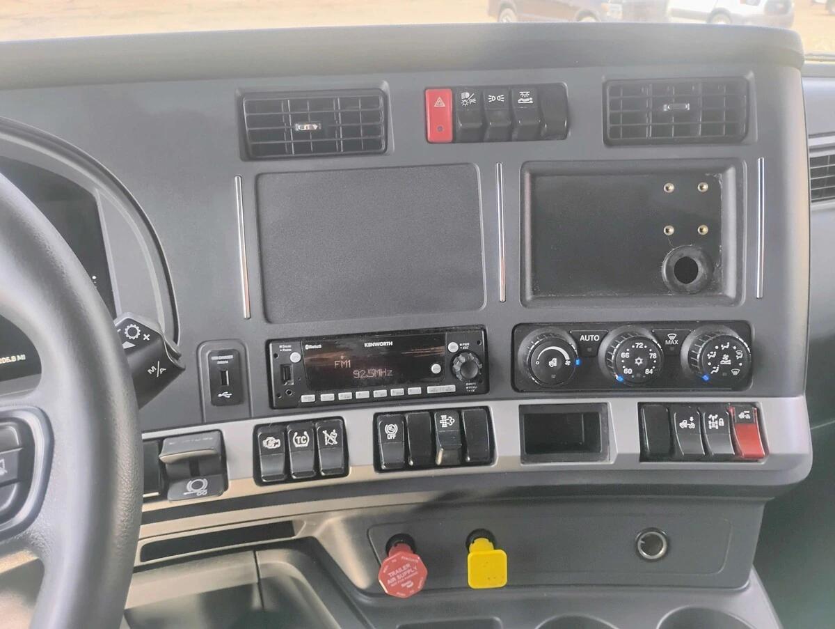 2023 Kenworth T680 — photo 16
