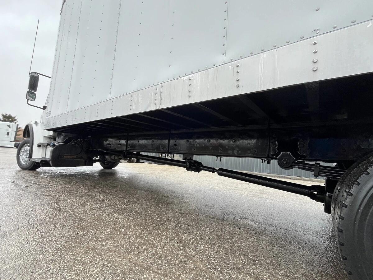 2017 Freightliner M2 106 — photo 15