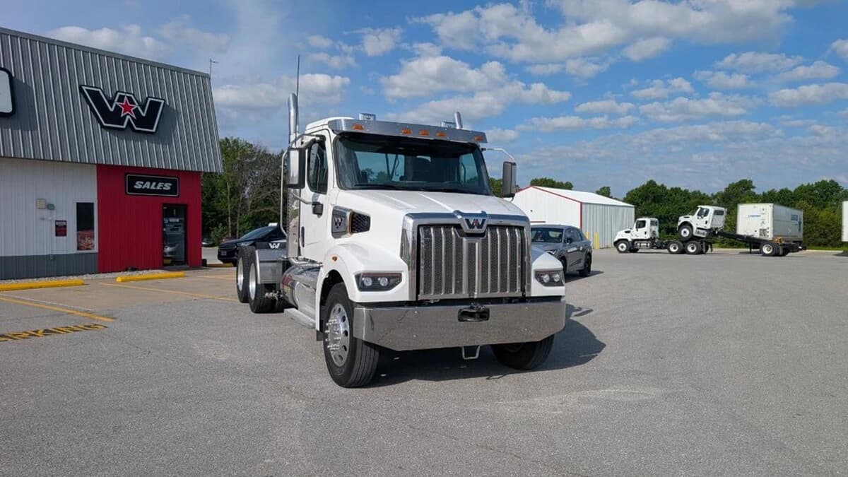 2024 Western Star 47X — photo 3