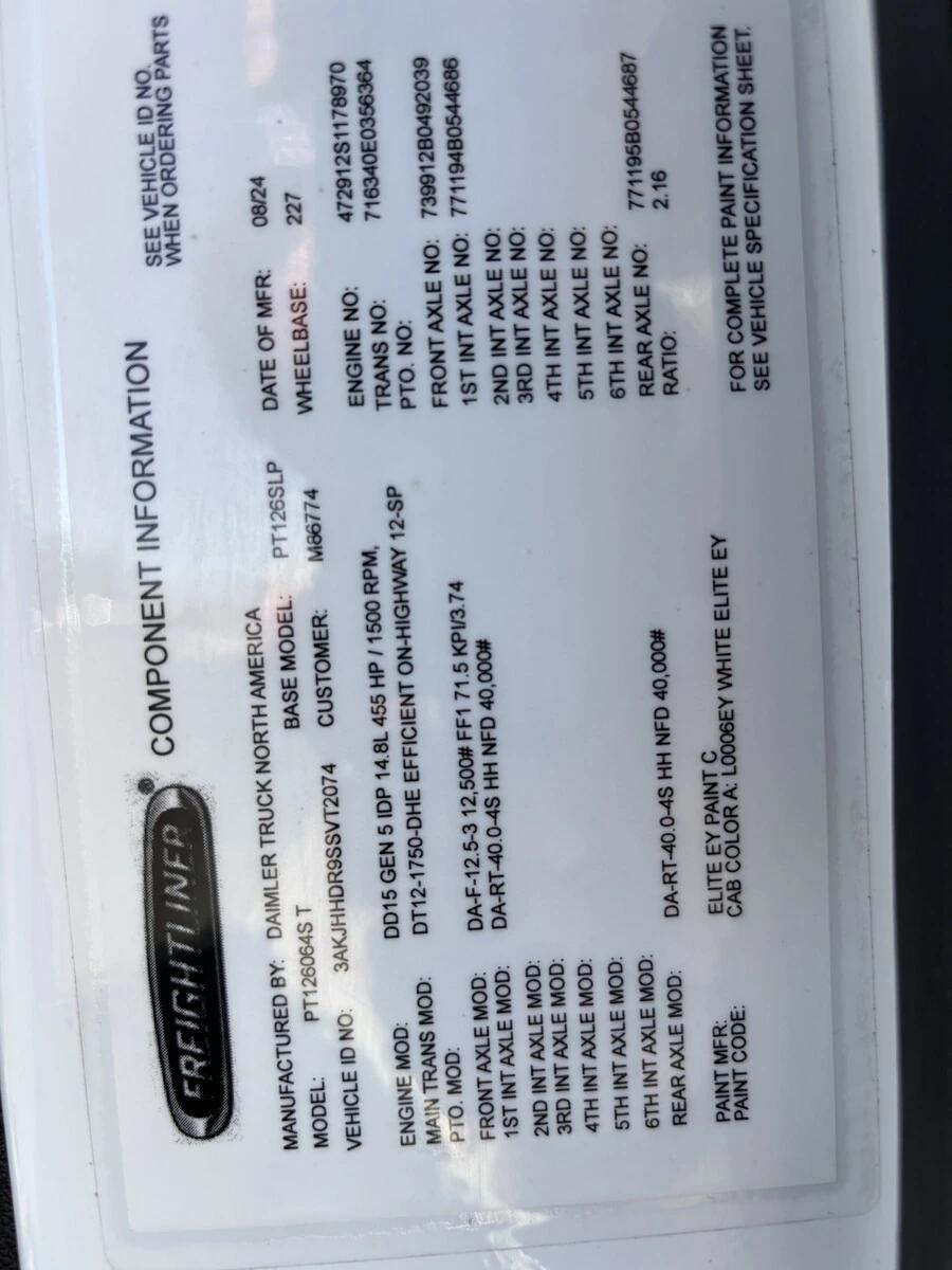 2025 Freightliner Cascadia — photo 25