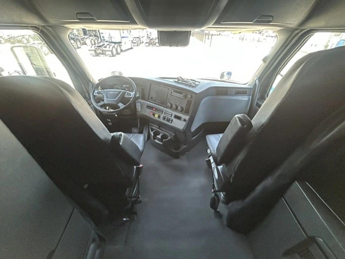 2022 Freightliner Cascadia — photo 20