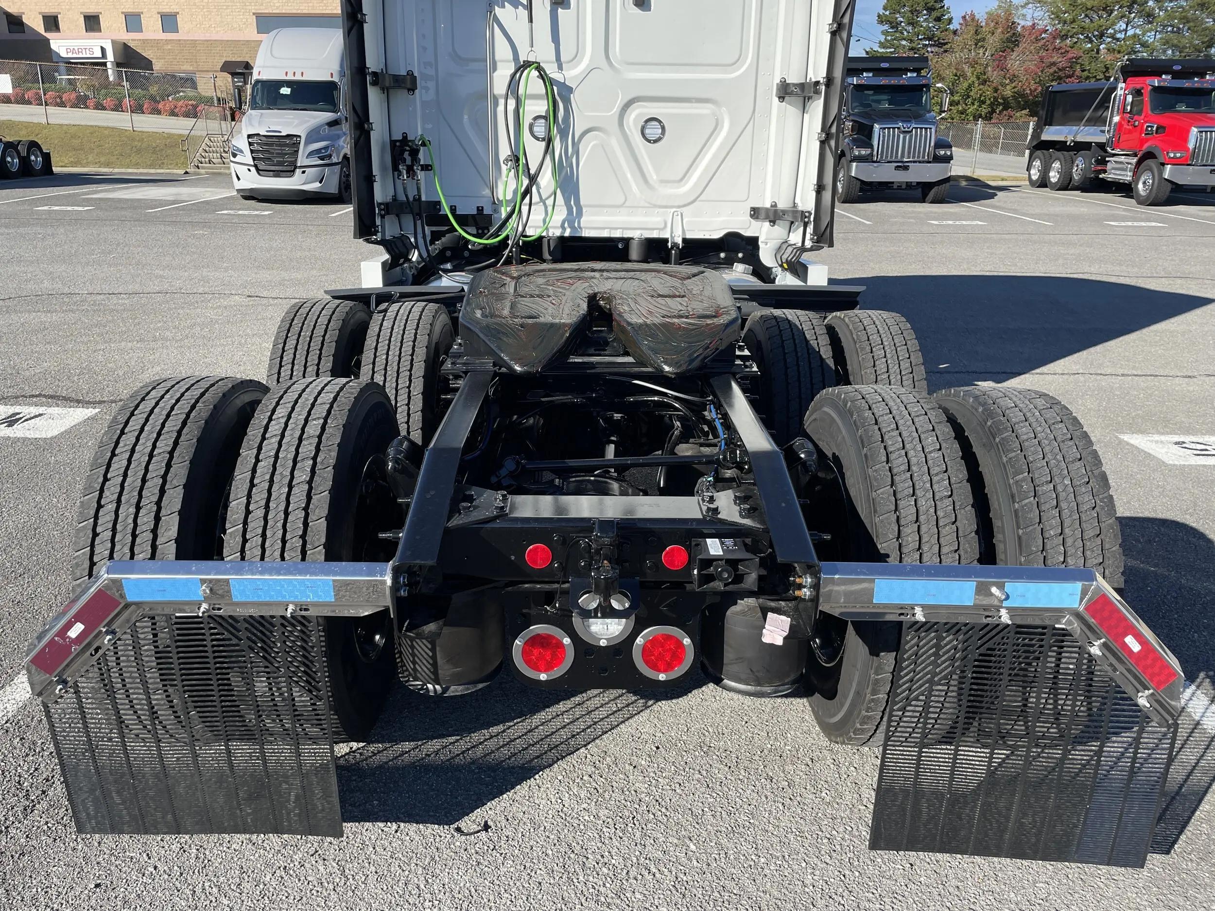 2026 Freightliner Cascadia in Chattanooga, TN — photo 9