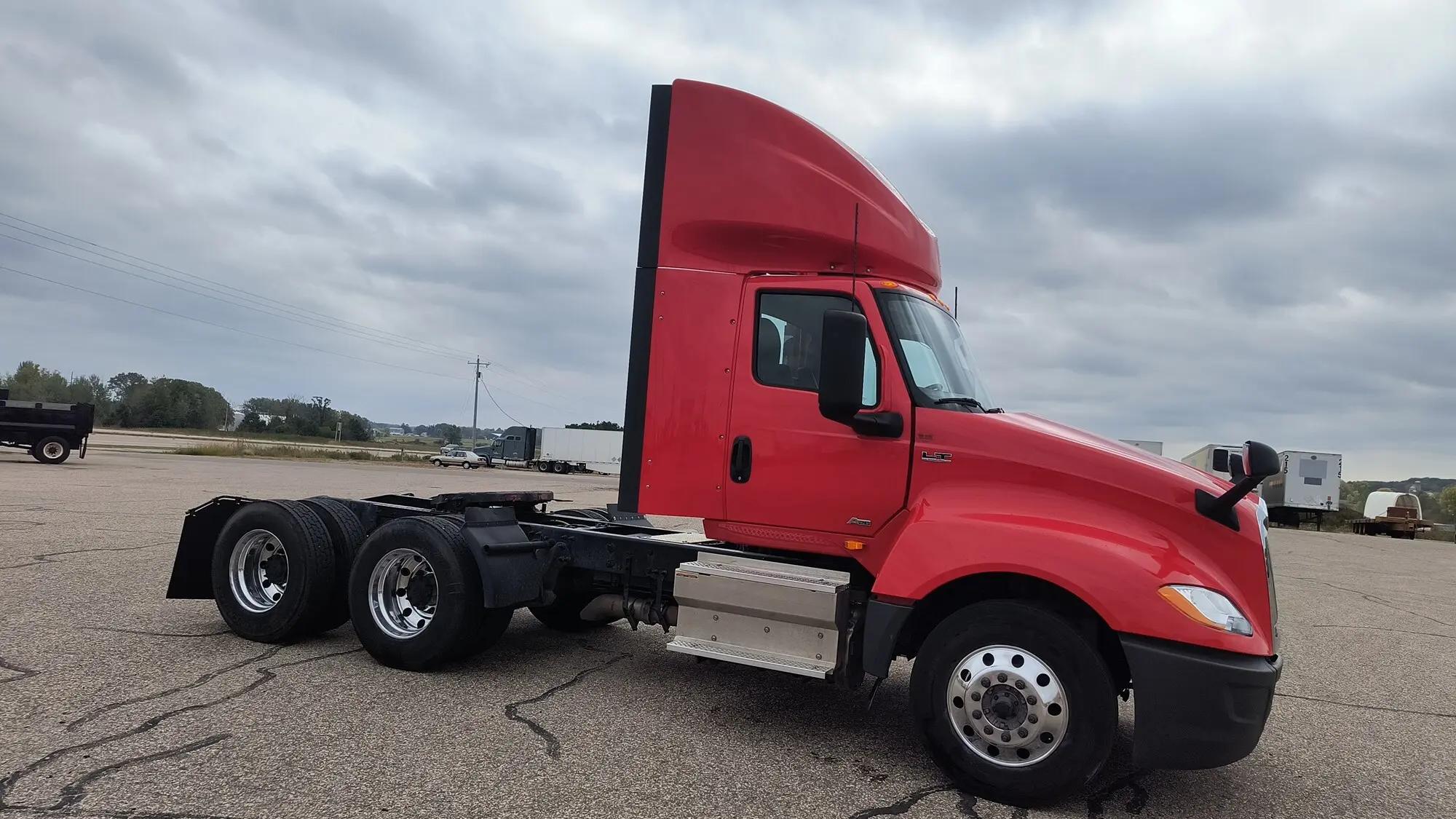 2020 International LT in Plover, WI — photo 3