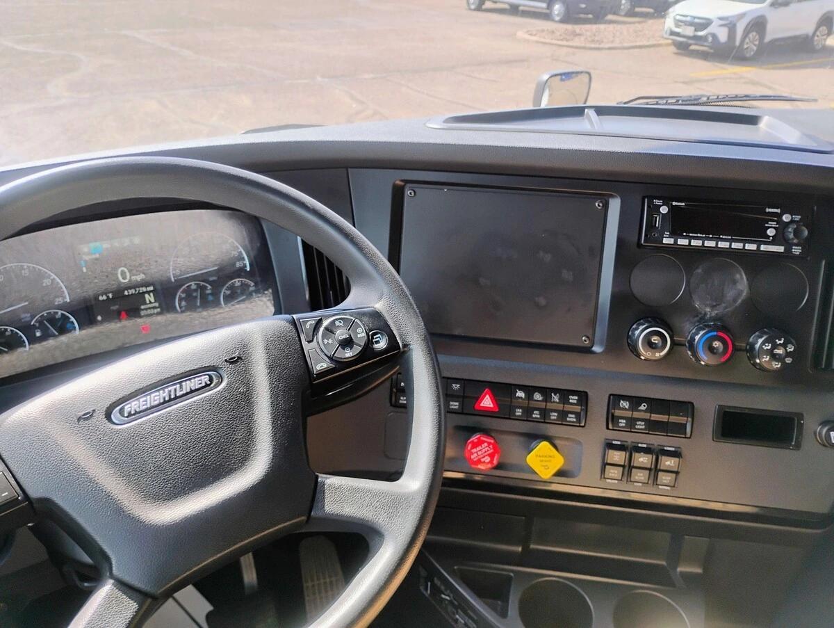 2023 Freightliner Cascadia in Chattanooga, TN — photo 18